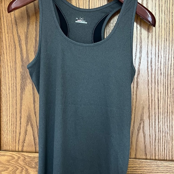 Under Armour Dark Gray Tank Top - Picture 1 of 3